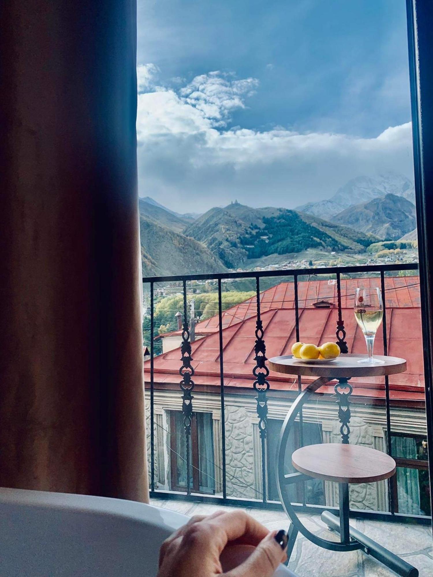 Sunny Guesthouse Kazbegi Esterno foto