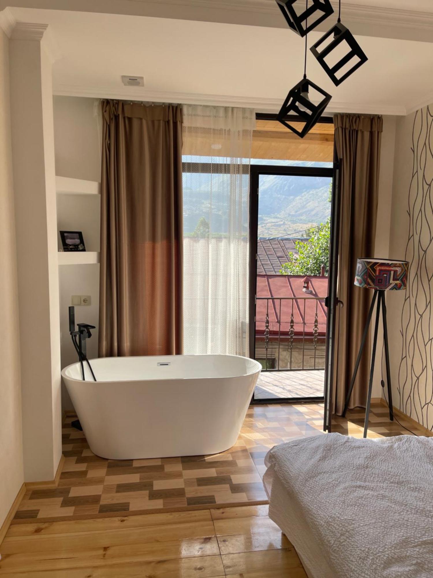 Sunny Guesthouse Kazbegi Esterno foto