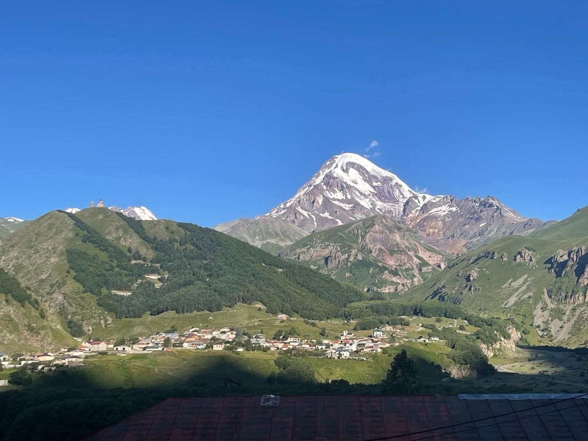 Sunny Guesthouse Kazbegi Esterno foto