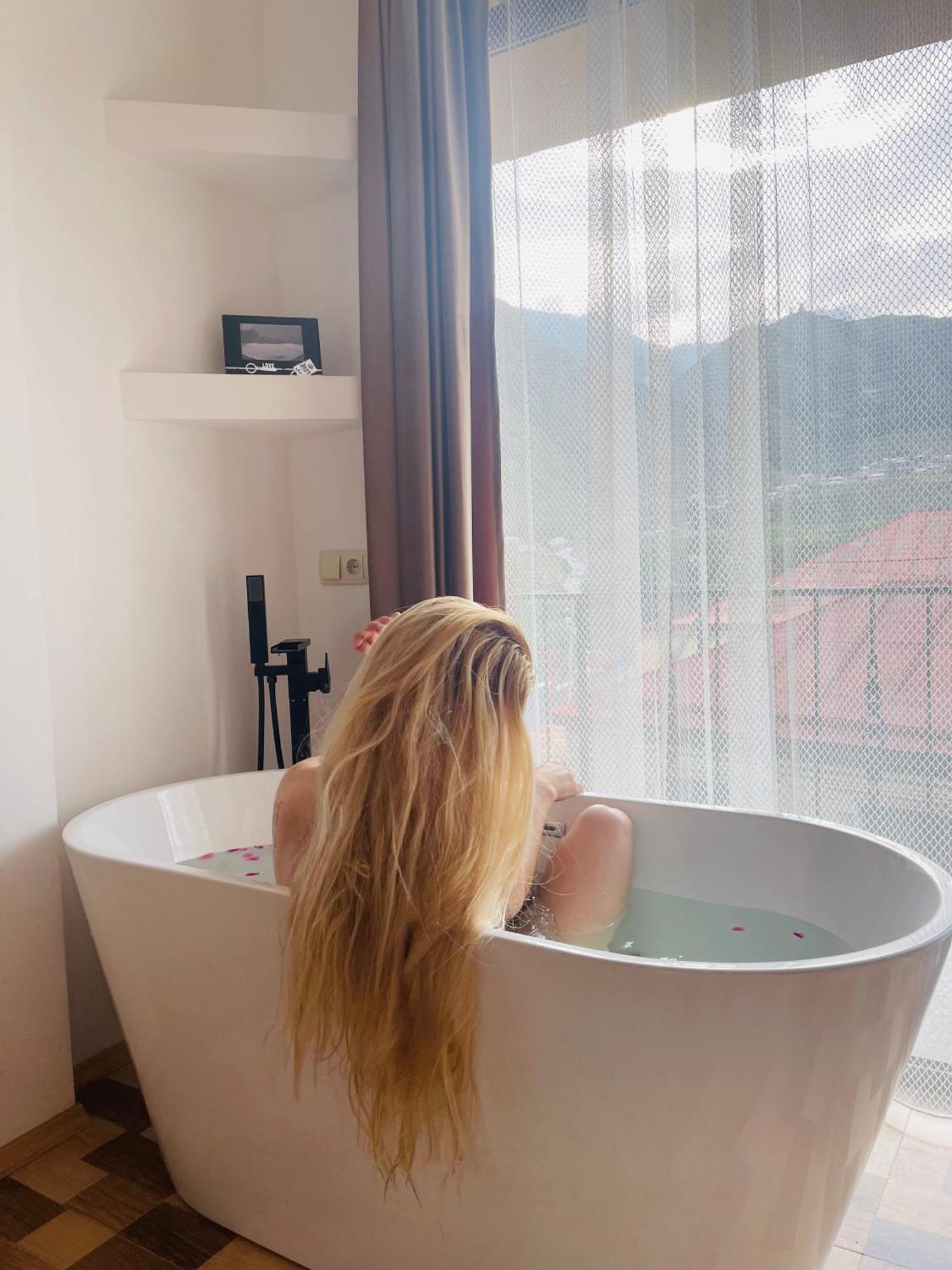 Sunny Guesthouse Kazbegi Esterno foto