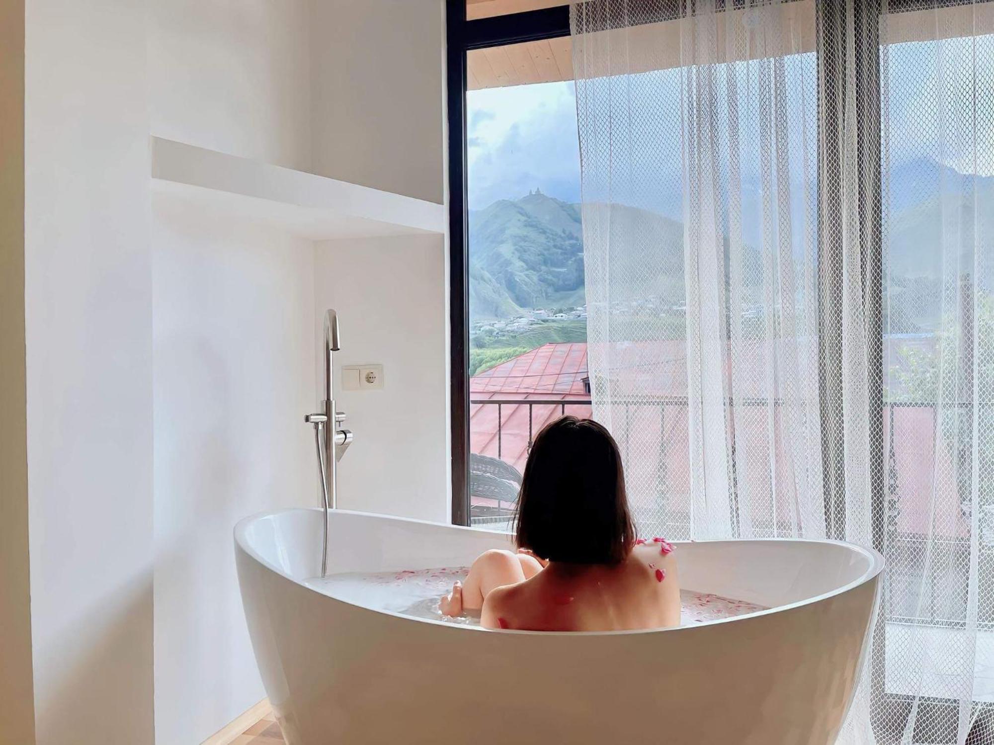 Sunny Guesthouse Kazbegi Esterno foto