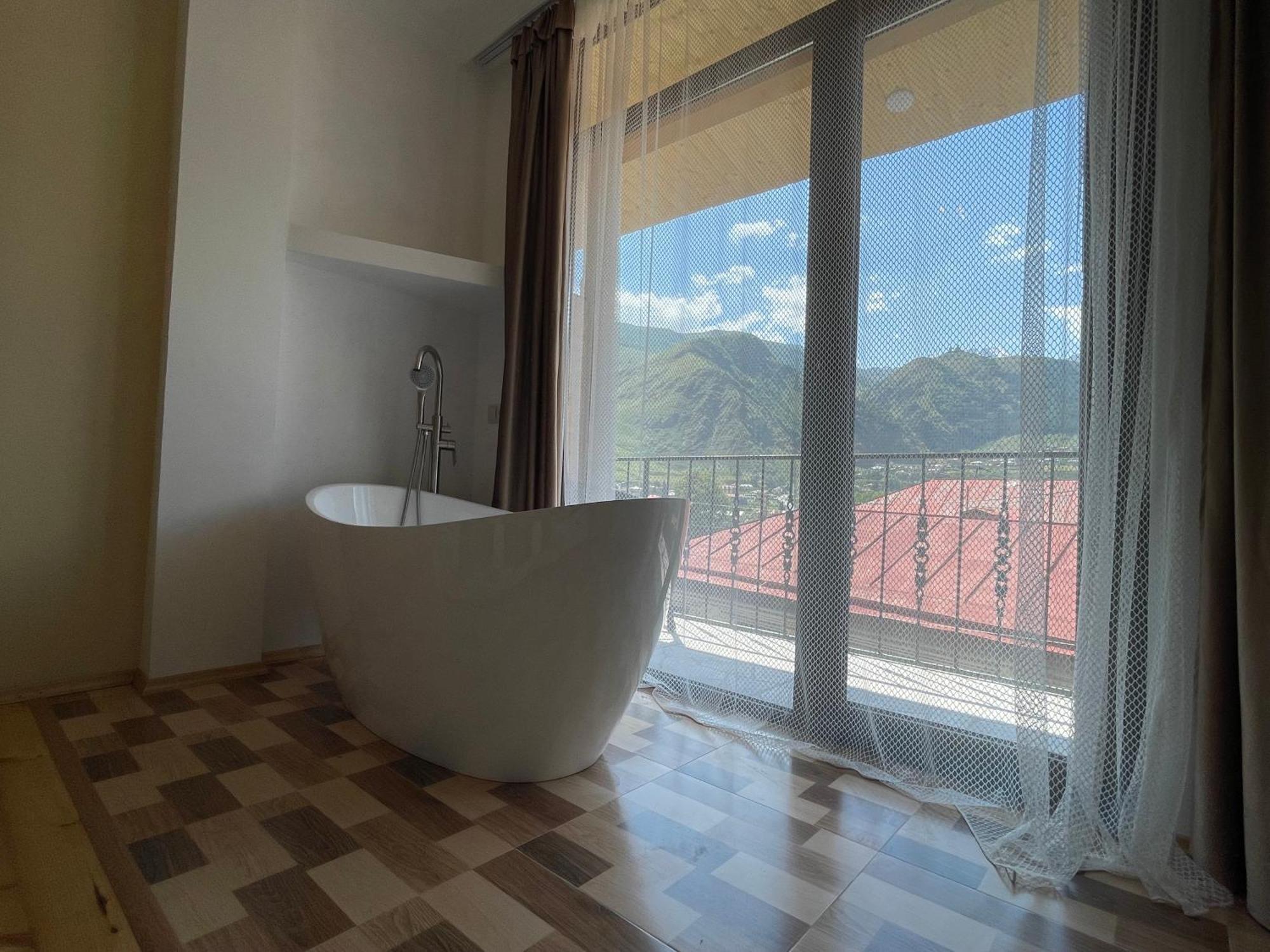 Sunny Guesthouse Kazbegi Esterno foto
