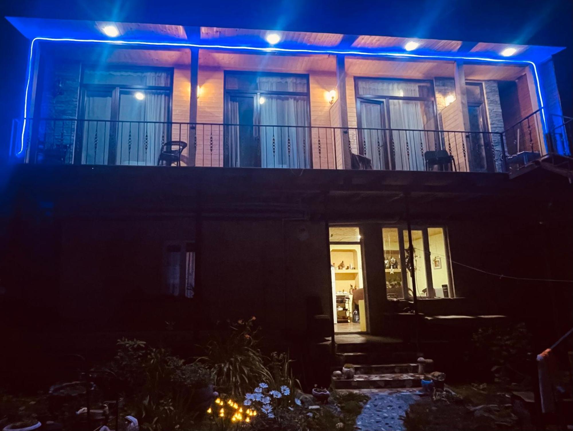 Sunny Guesthouse Kazbegi Esterno foto
