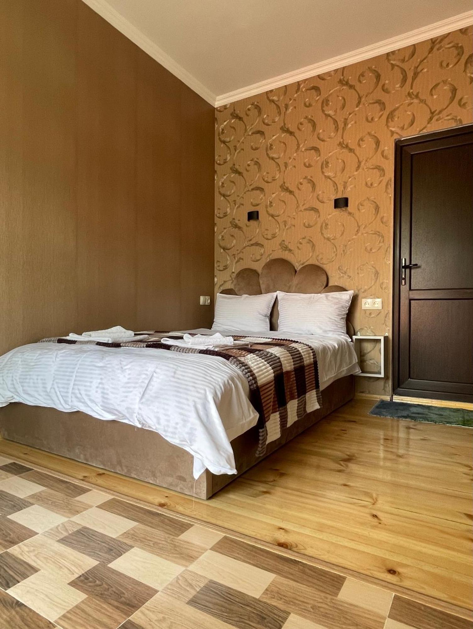 Sunny Guesthouse Kazbegi Esterno foto