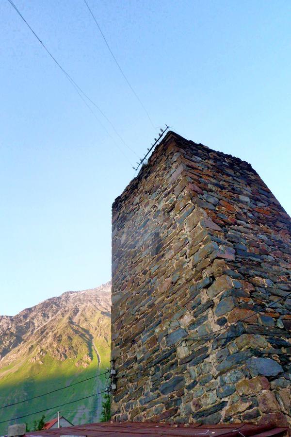 Sunny Guesthouse Kazbegi Esterno foto
