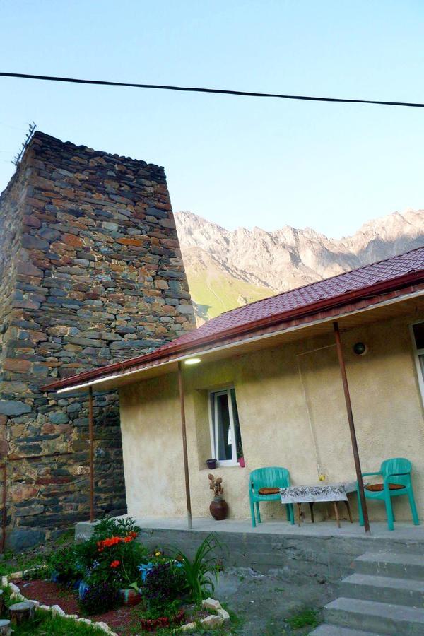 Sunny Guesthouse Kazbegi Esterno foto