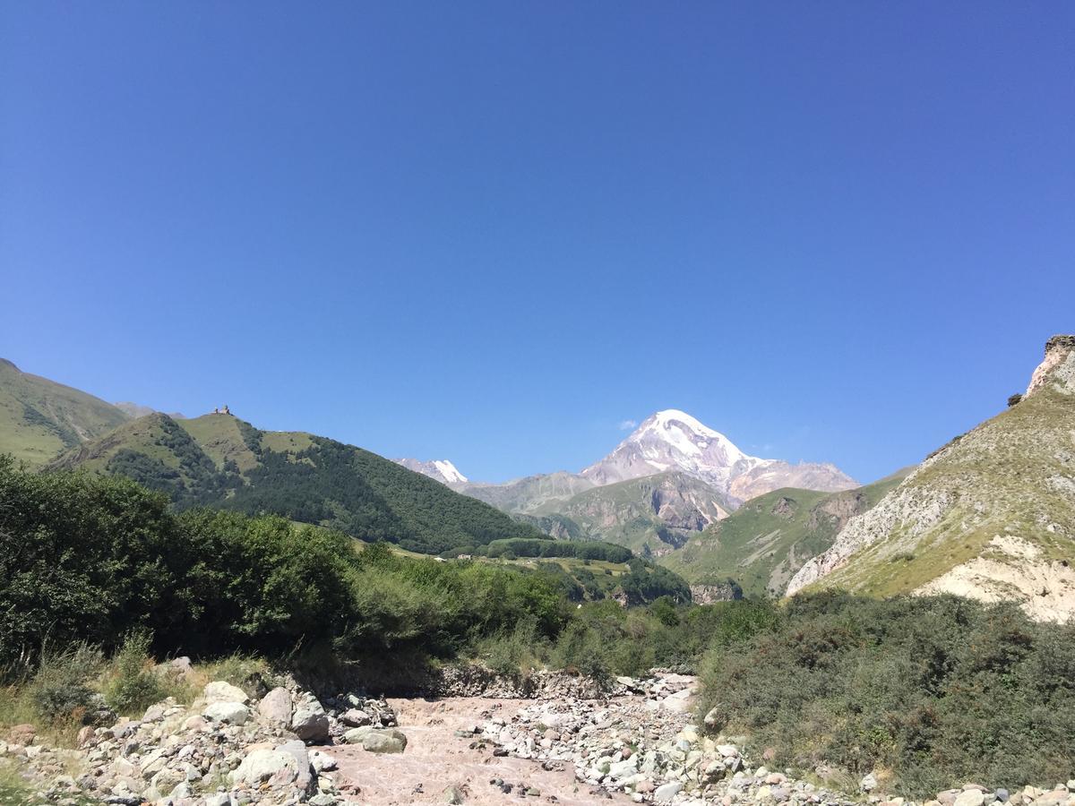 Sunny Guesthouse Kazbegi Esterno foto