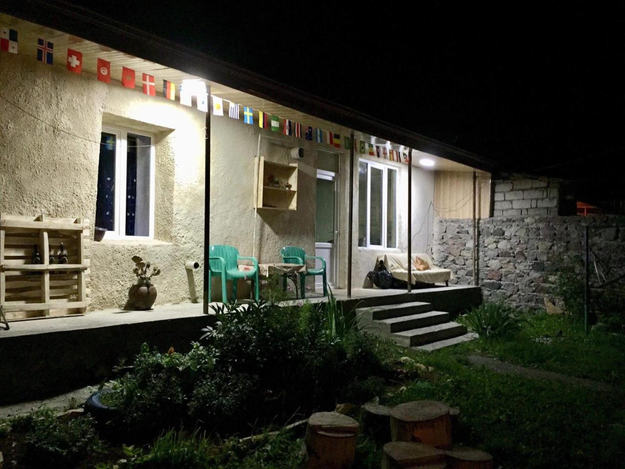 Sunny Guesthouse Kazbegi Esterno foto