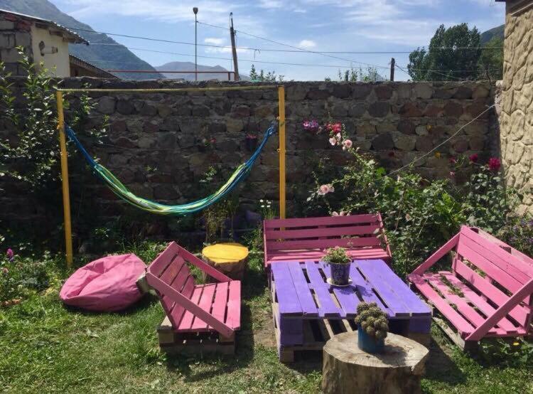 Sunny Guesthouse Kazbegi Esterno foto